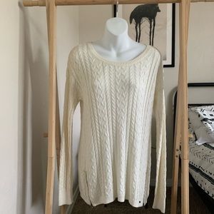 🚫SOLD American eagle cable knit style sweater